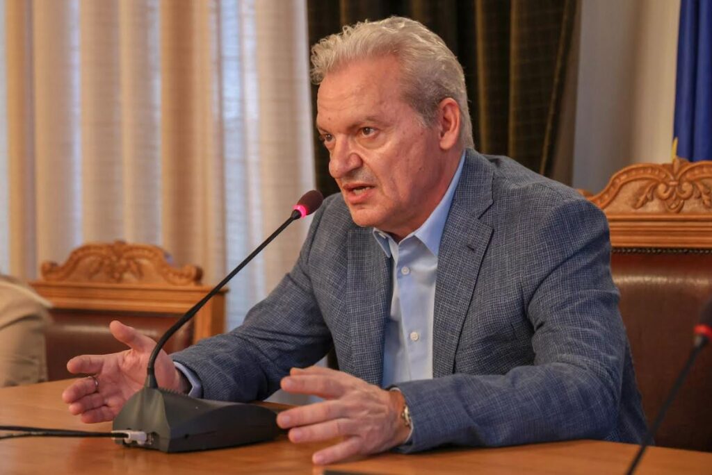 ο-κόσμος-είναι-χάρη-στα-μάτια-σου-μ-2243202