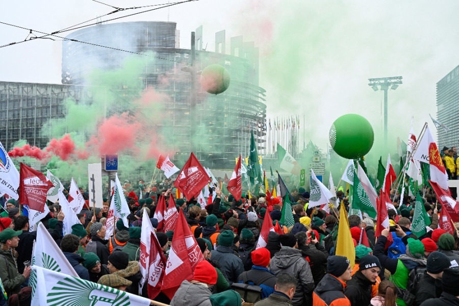 χιλιάδες-αγρότες-στο-στρασβούργο-κατ-2249296