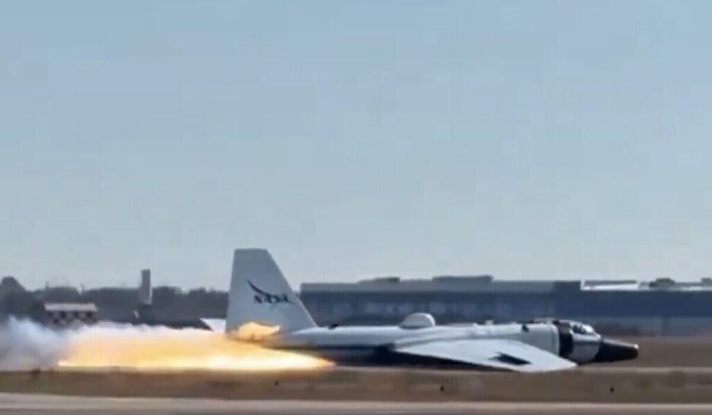ανώμαλη-προσγείωση-αεροσκάφους-της-nasa-2254194