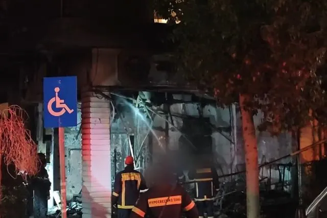 φωτιά-τα-ξημερώματα-σε-κατάστημα-αισθ-2239245