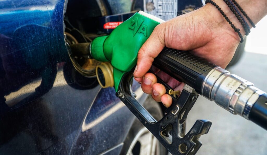 στις-10-χώρες-με-την-ακριβότερη-βενζίνη-2249479
