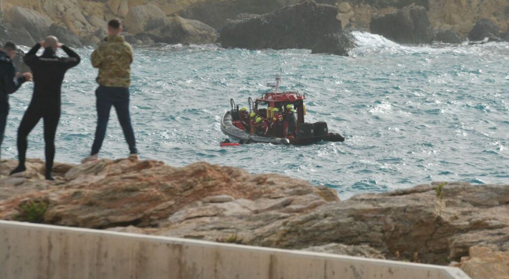 μάλτα-θηριώδη-κύματα-παρέσυραν-και-έπ-2254746