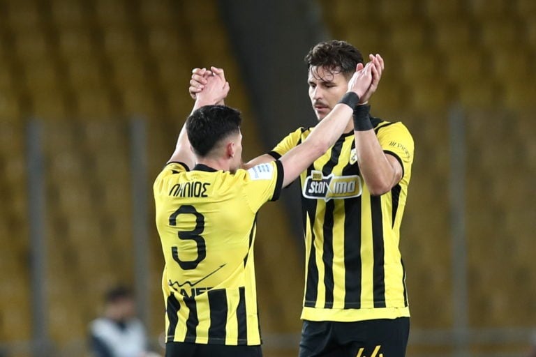 super-league-μόνη-πρώτη-η-αεκ-στο-2-ο-ολυμπιακός-πλ-2271693