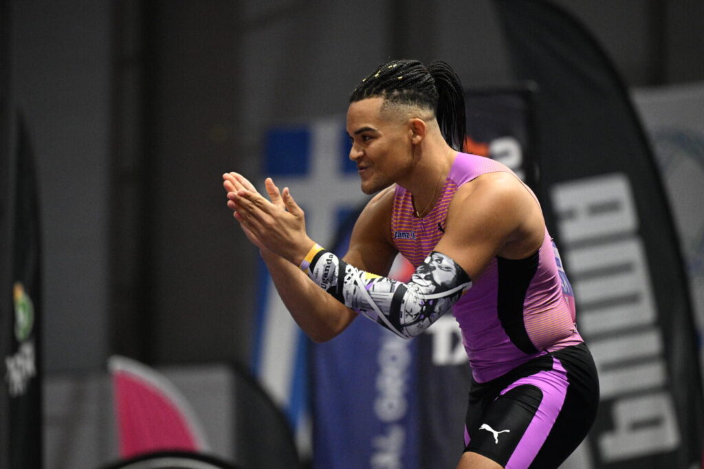 καραλής-πτήση-στα-5-90μ-για-τον-έλληνα-ο-2271486