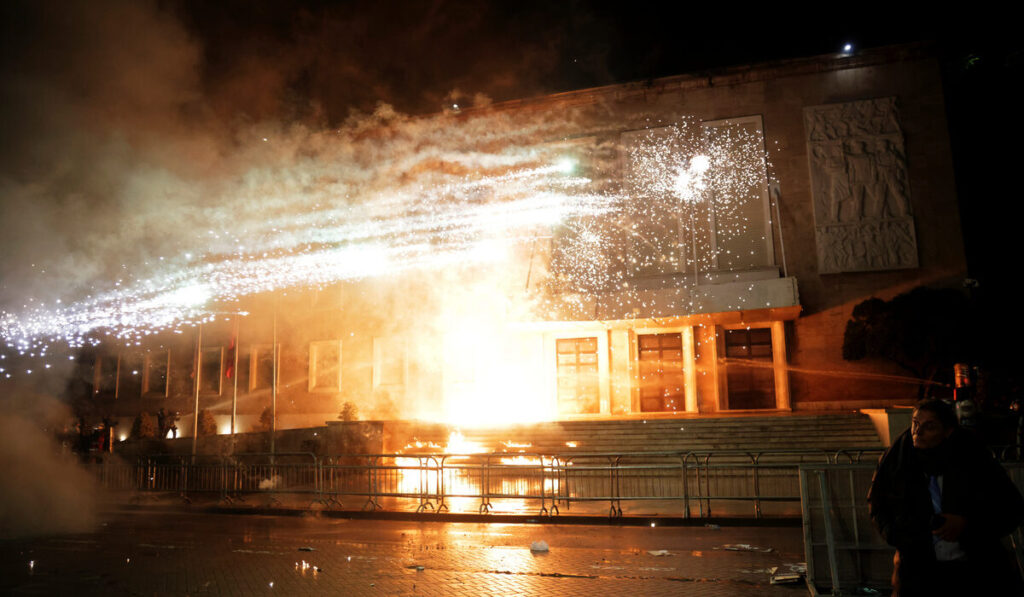 ράμα-φύγε-διεφθαρμένη-η-κυβέρνηση-2263295