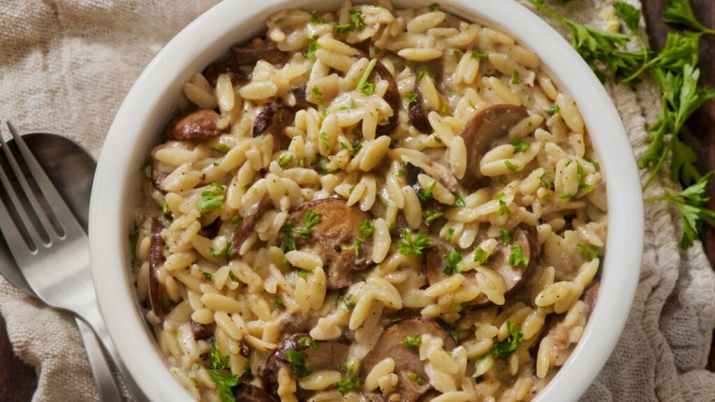 κριθαρότο-με-μανιτάρια-στον-φούρνο-2267578