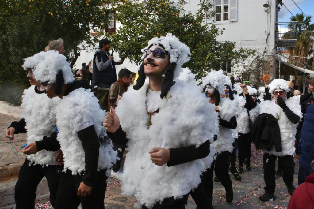 γέμισε-καρναβαλιστές-η-ύδρα-χορός-και-2271357