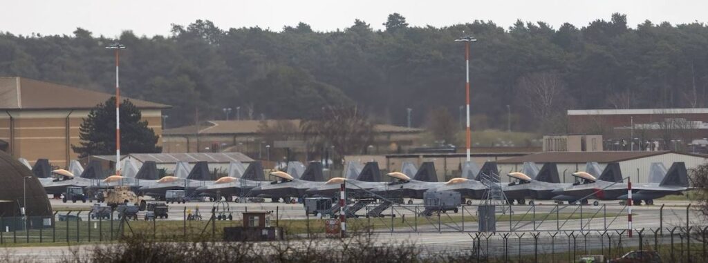 η-σούδα-γεμίζει-αμερικανικά-μαχητι-2271129