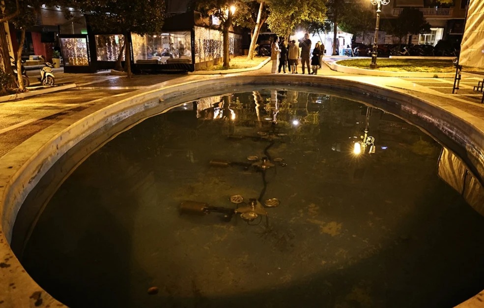 ο-πατέρας-μιλούσε-στο-κινητό-η-μητέρα-2262398