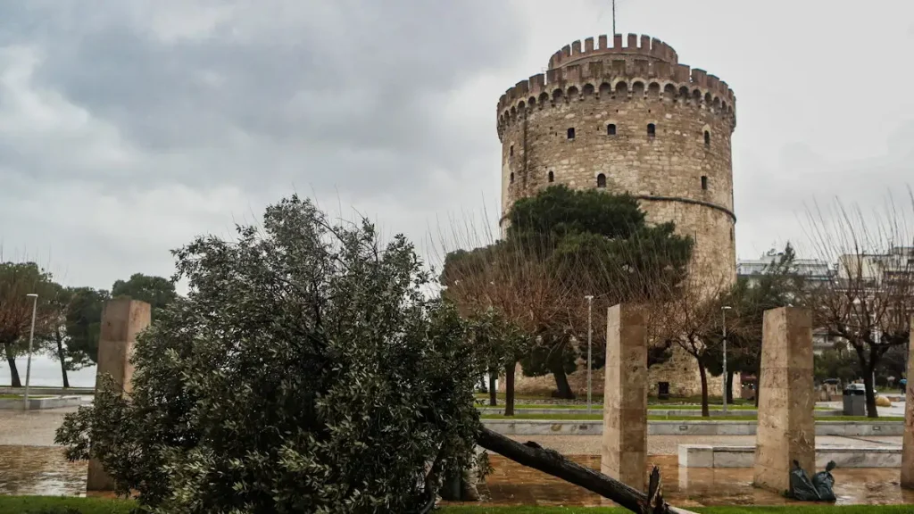 εμφύλιος-σε-πολυκατοικία-της-θεσσαλο-2257307