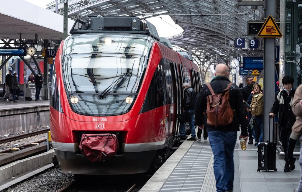 σήκω-και-φύγε-να-μη-σε-ξαναδώ-χάσου-2259123