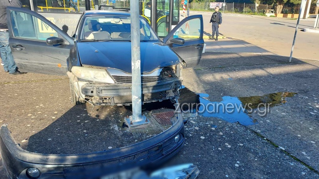 Κρήτη: Αναστάτωση έξω από Νοσοκομείο μετά από σύγκρουση δύο αυτοκινήτων! - Δείτε εικόνες