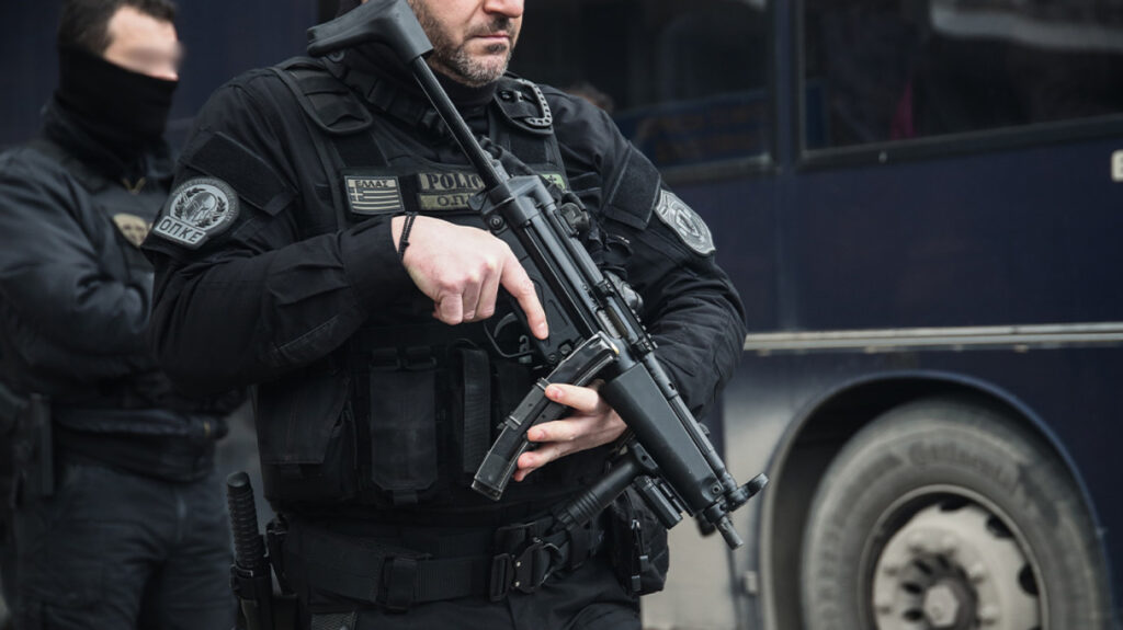 μεγάλη-επιχείρηση-της-ελας-στα-χανιά-σ-2261814