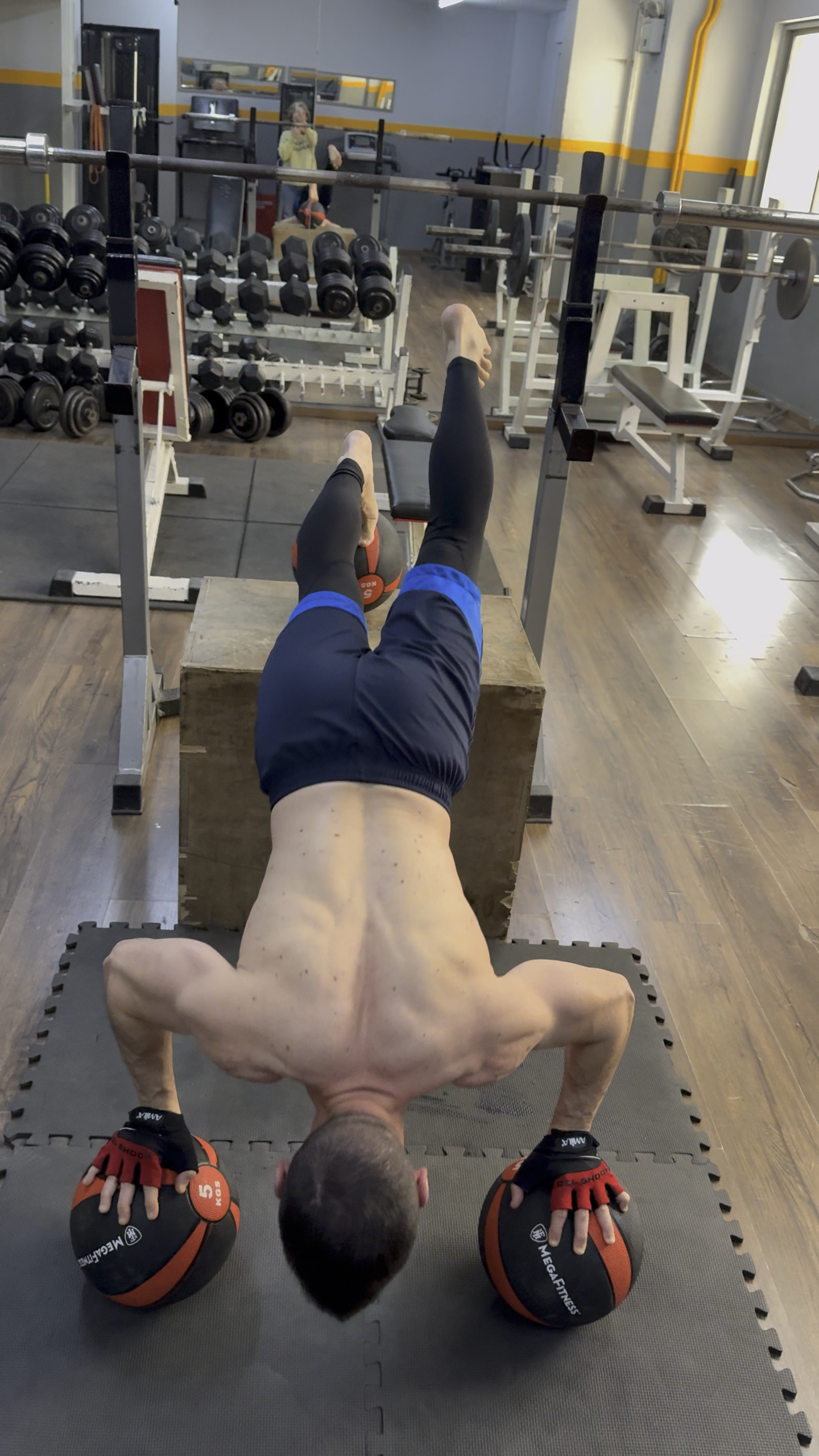 Γιώργος Κοτσιμπός: Ο Έλληνας «βασιλιάς» των push-ups κατέρριψε το 13ο παγκόσμιο ρεκόρ Guinness