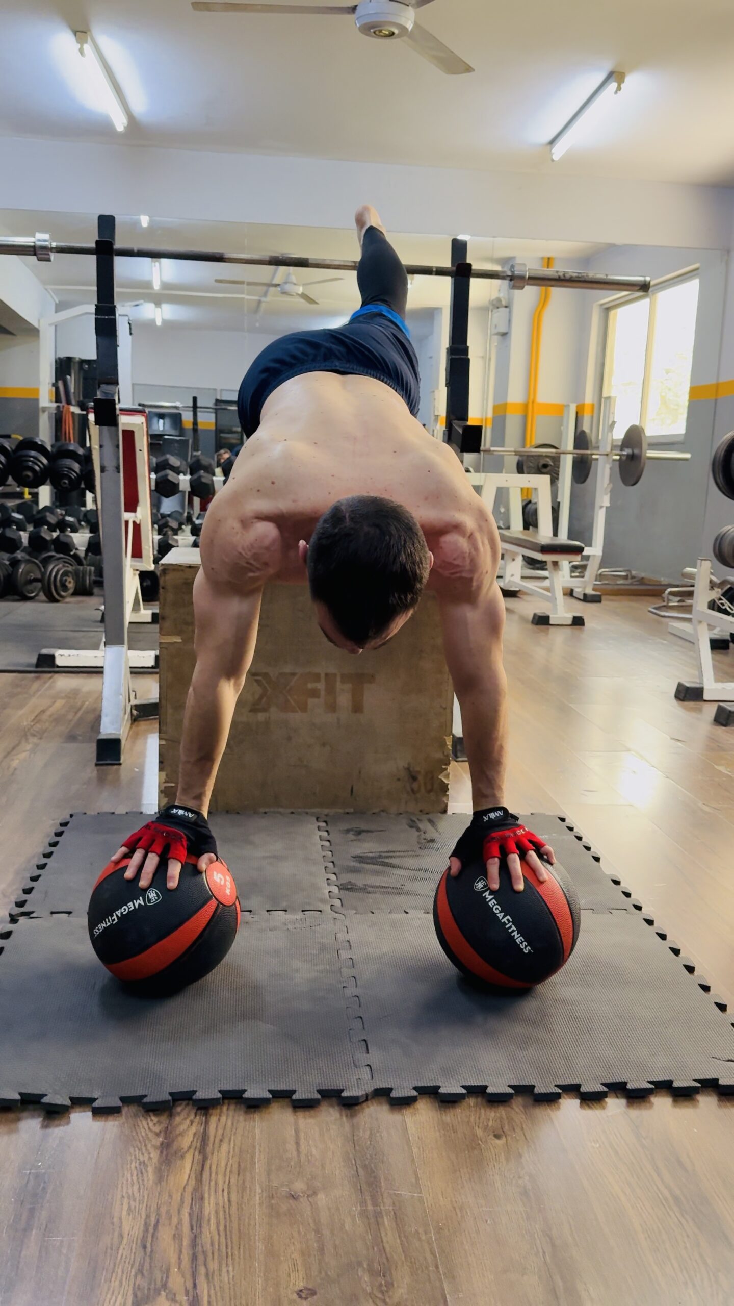 Γιώργος Κοτσιμπός: Ο Έλληνας «βασιλιάς» των push-ups κατέρριψε το 13ο παγκόσμιο ρεκόρ Guinness