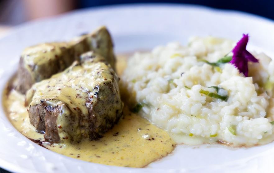 μοσχαράκι-με-κρεμώδη-σάλτσα-μουστάρδ-2288423