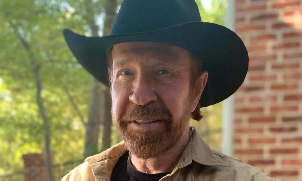 ο-τσακ-νόρις-αφήνει-πίσω-του-αμύθητη-πε-2289004