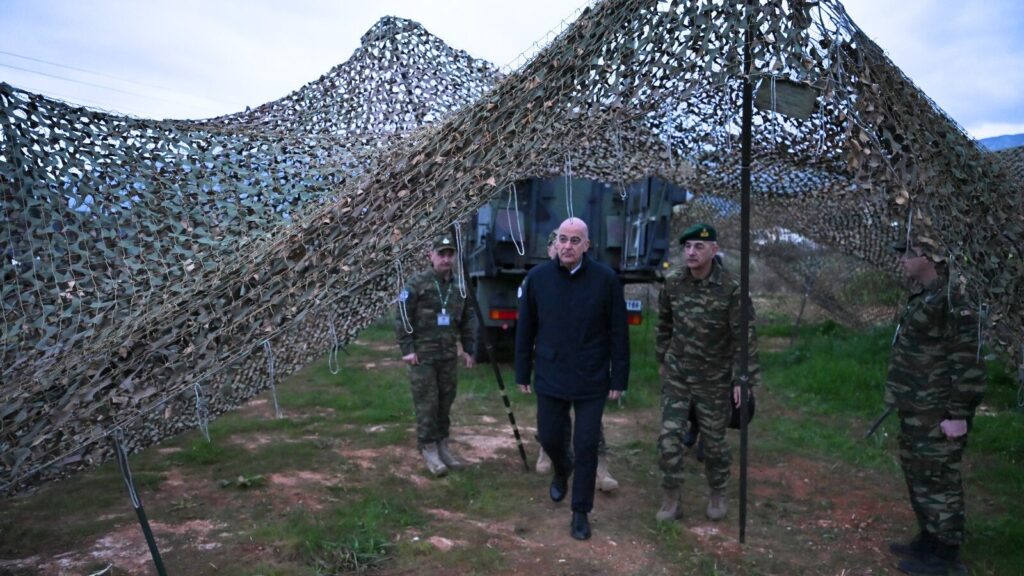 επίσκεψη-δένδια-στο-αντιαεροπορικό-σ-2282880