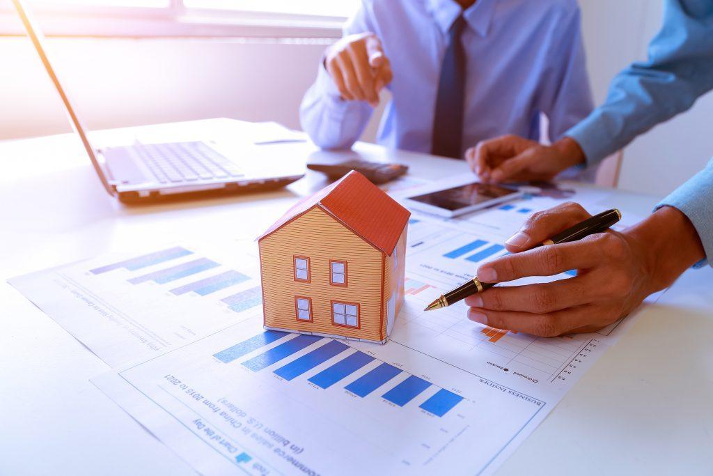 ακίνητα-τρεις-στους-10-σκέφτονται-να-με-2292802