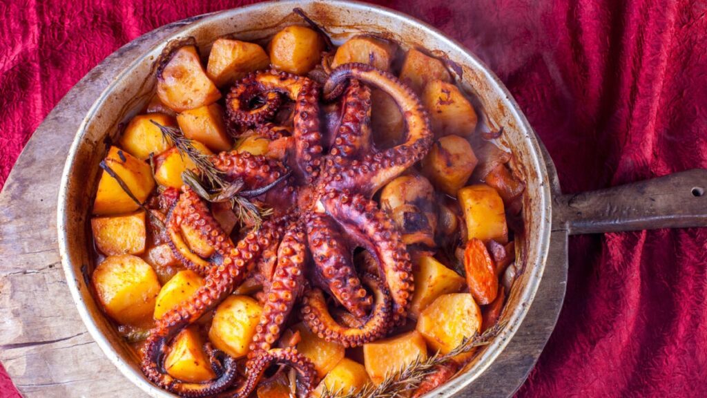 xταπόδι-με-πατάτες-στη-γάστρα-2284113