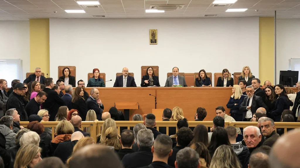 h-δικαστική-αίθουσα-των-τεμπών-που-ζητε-2290720