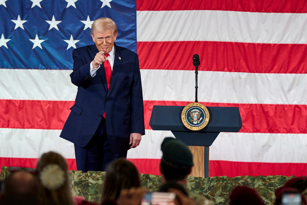 ο-τραμπ-στέλνει-άλλους-10-000-αμερικανούς-σ-2292438