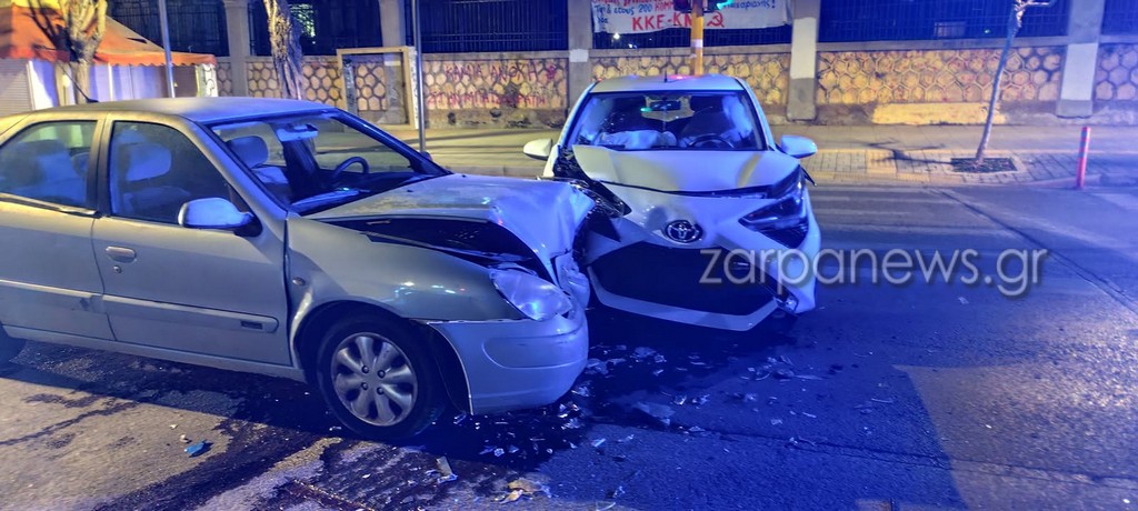 Κρήτη: Σμπαράλια δύο αυτοκίνητα μετά από σφοδρή σύγκρουση – Δείτε εικόνες 6 Κρήτη: Σμπαράλια δύο αυτοκίνητα μετά από σφοδρή σύγκρουση – Δείτε εικόνες