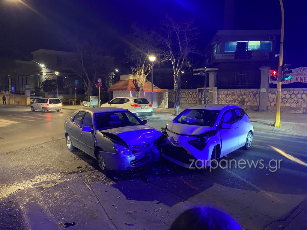 Κρήτη: Σμπαράλια δύο αυτοκίνητα μετά από σφοδρή σύγκρουση – Δείτε εικόνες 4 Κρήτη: Σμπαράλια δύο αυτοκίνητα μετά από σφοδρή σύγκρουση – Δείτε εικόνες