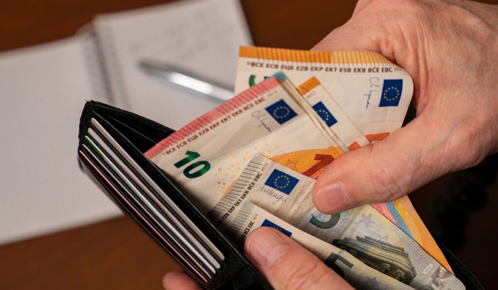 κατώτατος-μισθός-2026-υπολογίστε-τα-καθα-2292073