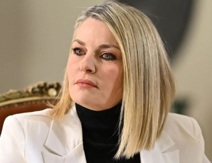 να-μ-αγαπάς-ο-μιχάλης-απλώνει-τα-δίχ-2306852