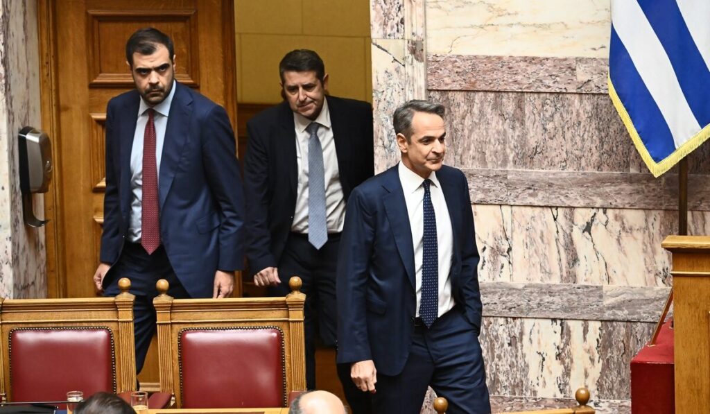 στη-σκιά-της-περιπέτειας-του-γιώργου-μ-2304440