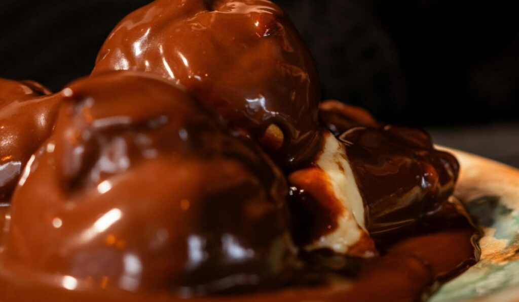 προφιτερόλ-από-τσουρέκι-που-περίσσεψ-2303748