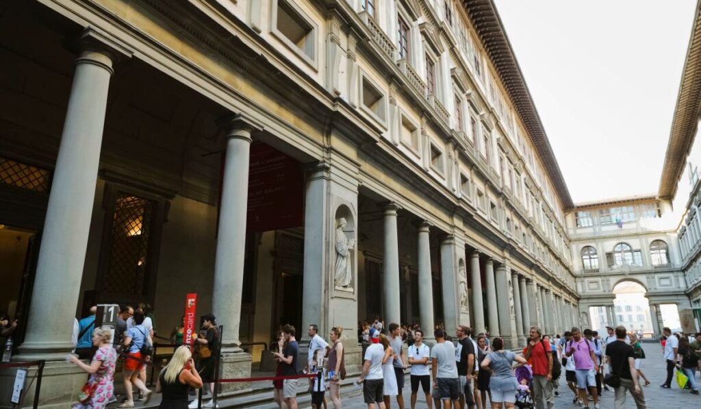 la-casa-de-papel-στο-μουσείο-ουφίτσι-της-φλωρεντ-2297655