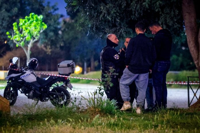 έβλεπε-μπάσκετ-με-τον-πατέρα-του-έφυγε-2309864