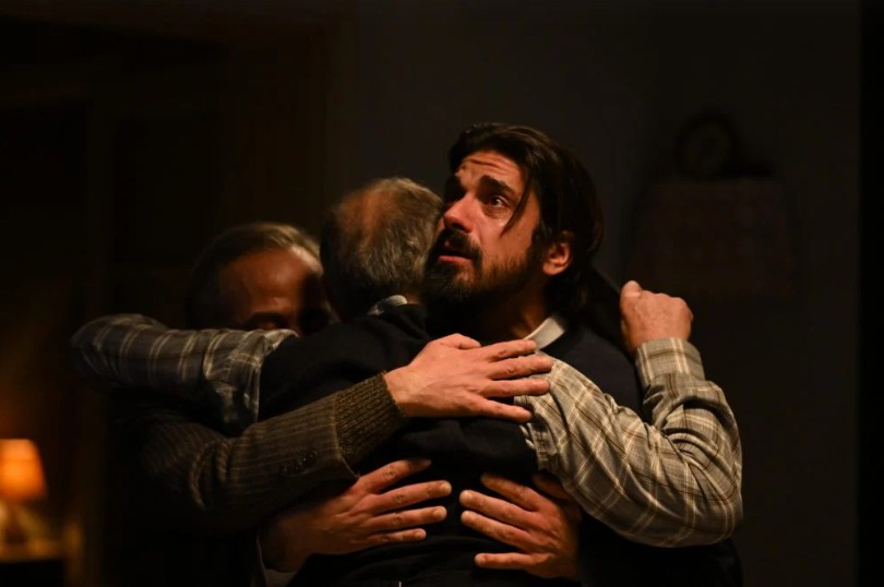 άγιος-έρωτας-ο-νικόλαος-στην-αγκαλιά-τ-2298133