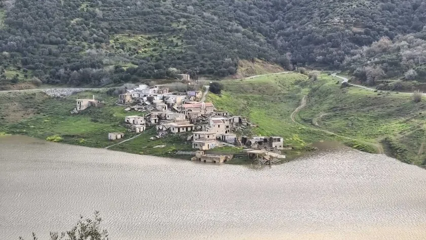 κρήτη-ασταμάτητα-ρέει-το-νερό-στο-φράγ-2297072