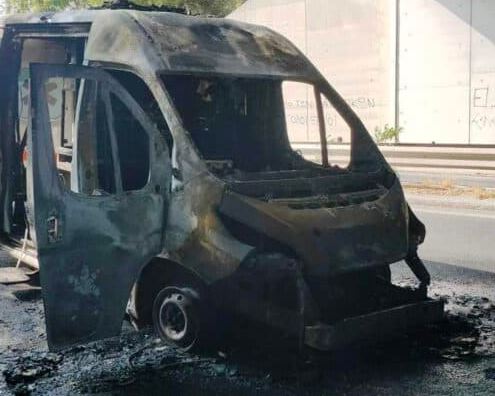 ασθενοφόρο-του-εκαβ-έπιασε-φωτιά-στην-2299253