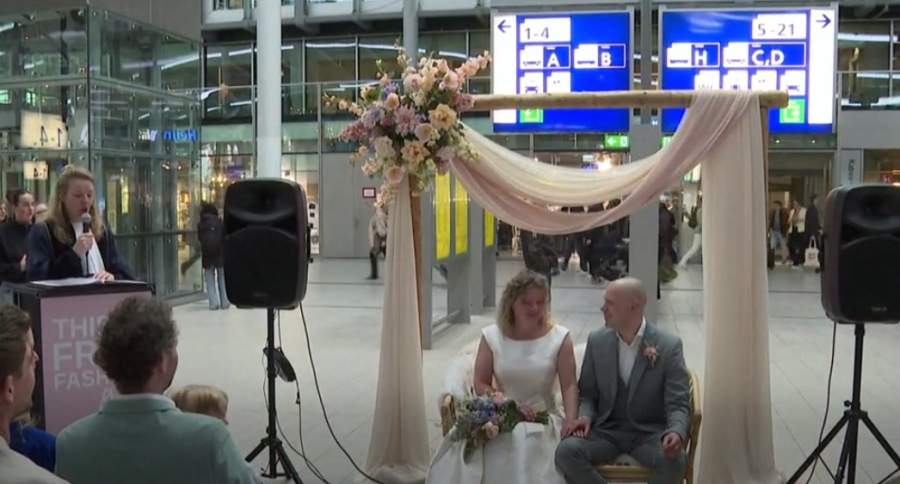 παντρεύτηκαν-σε-σταθμό-τρένου-στο-όνο-2297738