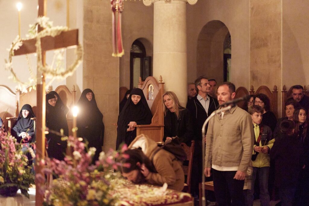 χανιά-στον-επιτάφιο-της-μονής-αγίας-κυ-2302095