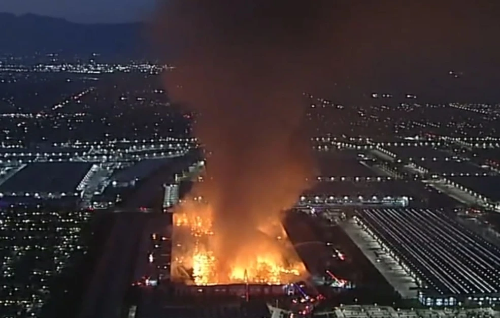 φωτιά-σε-αποθήκη-χαρτικών-κίνδυνος-γι-2301389