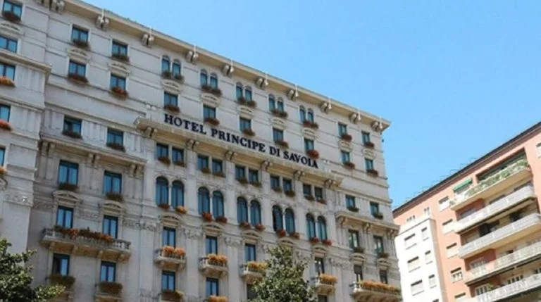 σάλος-σε-πεντάστερο-ξενοδοχείο-στο-μι-2306687