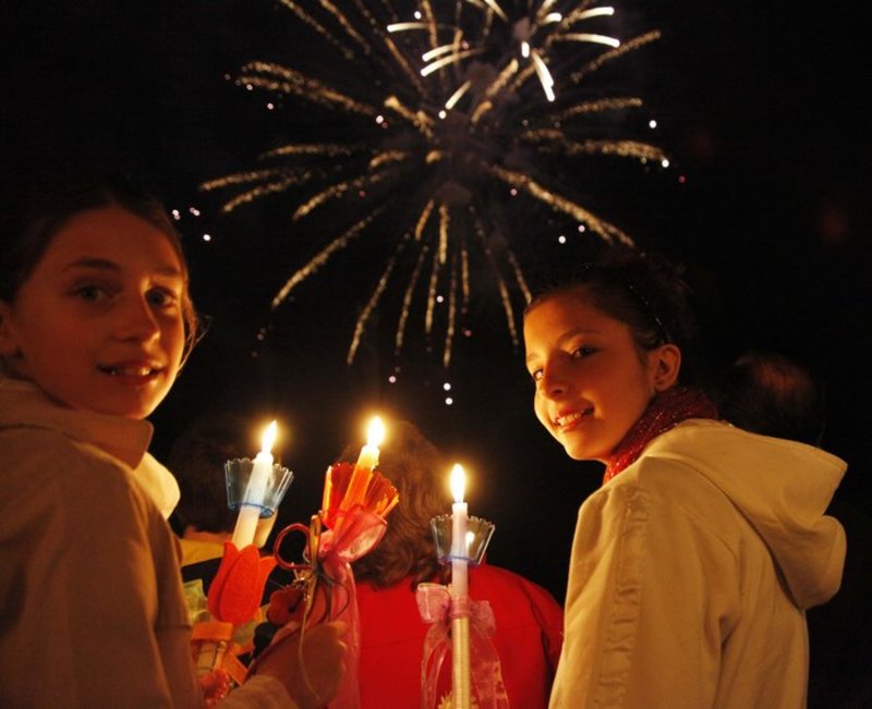 το-κόλπο-για-να-μην-στάξει-η-λαμπάδα-το-2301369