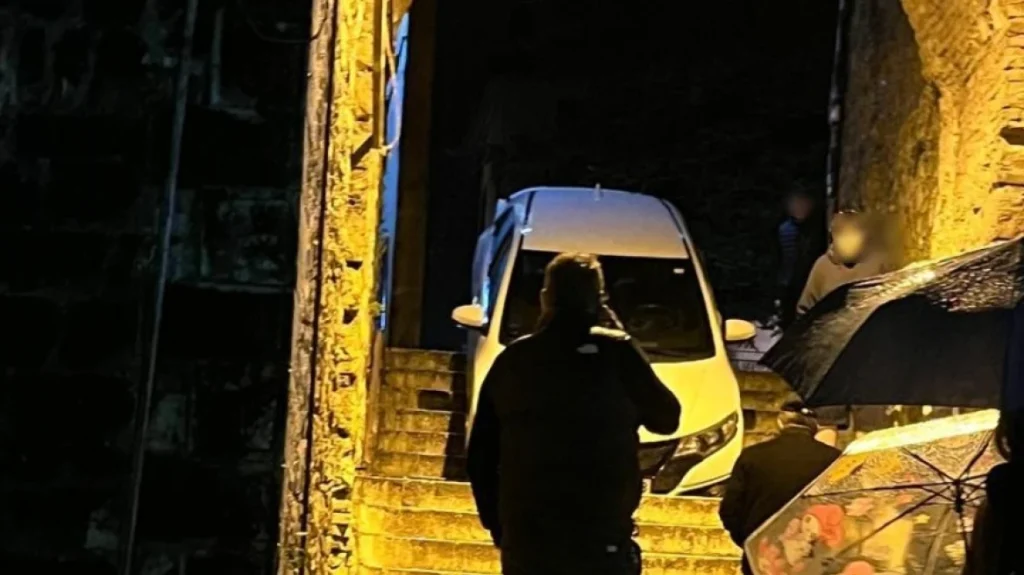 απίστευτο-περιστατικό-αυτοκίνητο-σφ-2304164