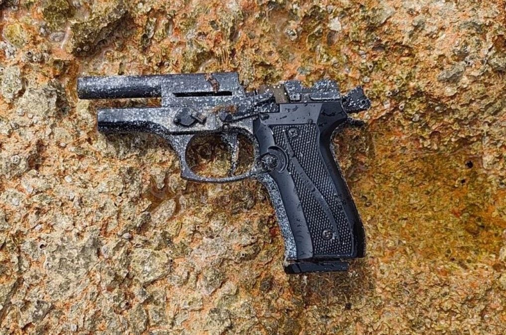 πυροβόλο-όπλο-βρέθηκε-σε-παραλία-εντ-2304721