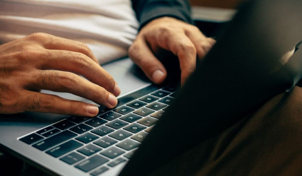 συνελήφθη-ύποπτος-για-παιδική-πορνογ-2306539