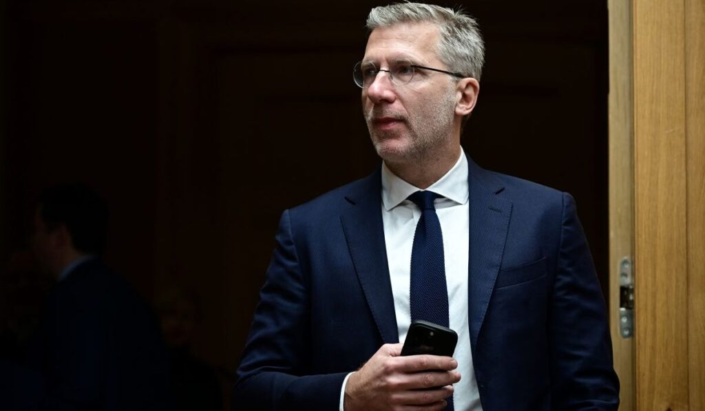 επικοινωνιακές-πιρουέτες-με-το-ασυ-2301596