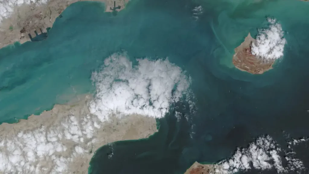 στενά-του-ορμούζ-το-ιράν-απέτρεψε-δύο-δ-2307015