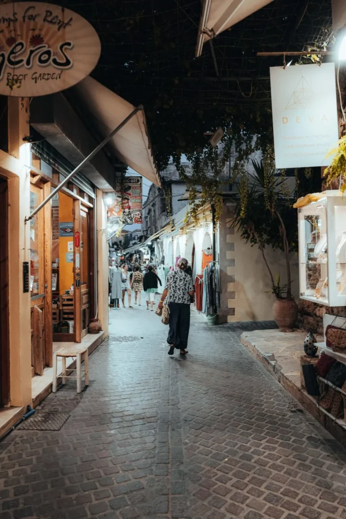 σχεδόν-1-στους-2-έλληνες-σκοπεύει-να-απο-2311127