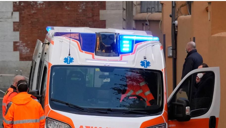 νάπολη-ανήλικος-πέταξε-άγαλμα-12-κιλών-2310361