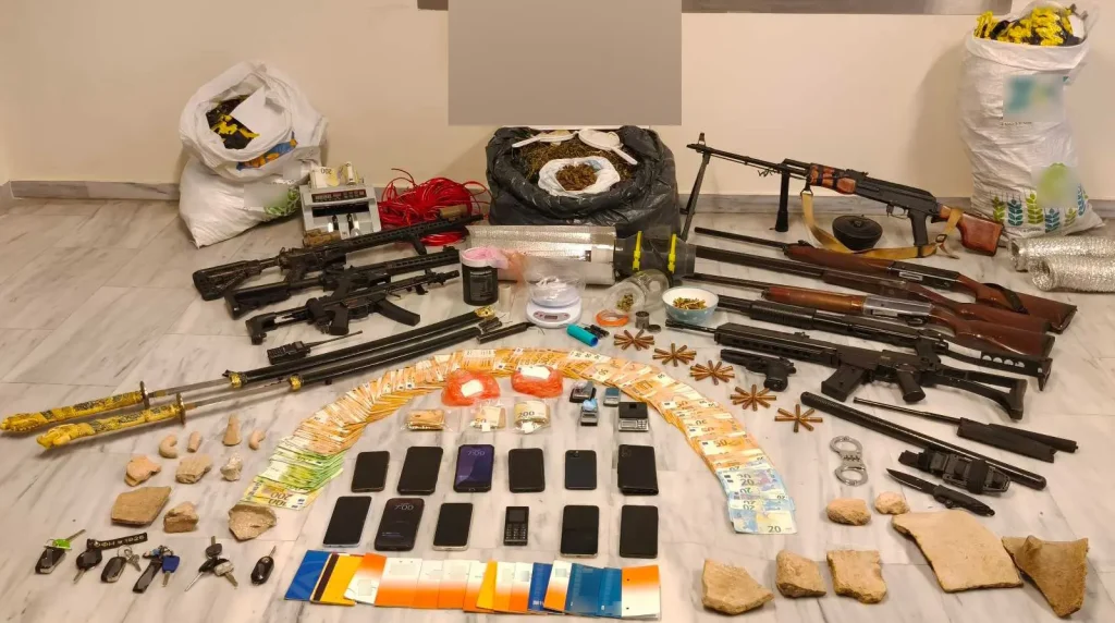 κρήτη-η-στιγμή-που-η-ασφάλεια-μπουκάρε-2328417